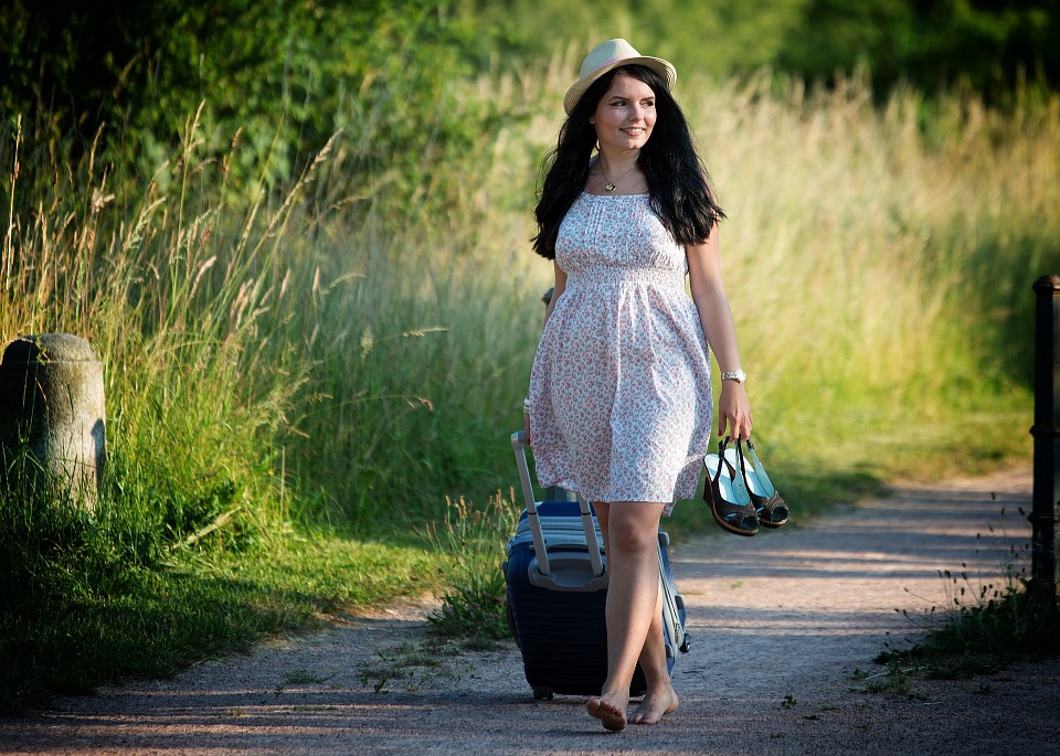 Woman carrying her traveling bag