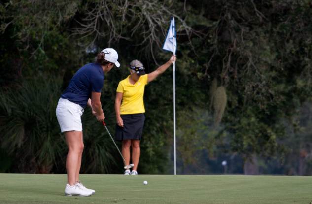 women playing golf